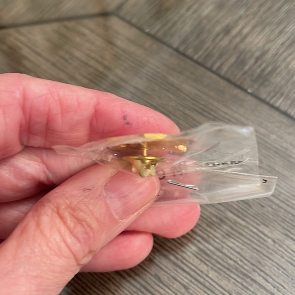 Mary Kay Red Jacket Pin Brooch Sales Award New - Picture 10 of 10